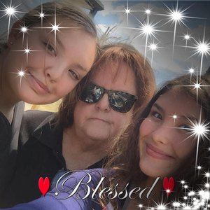 Meet your Posher, Lorraine